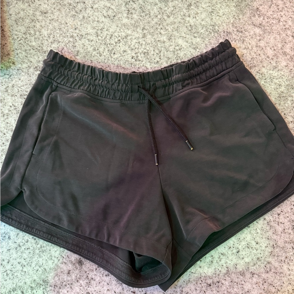 Athleta SEASOFT MID RISE 4" SHORT